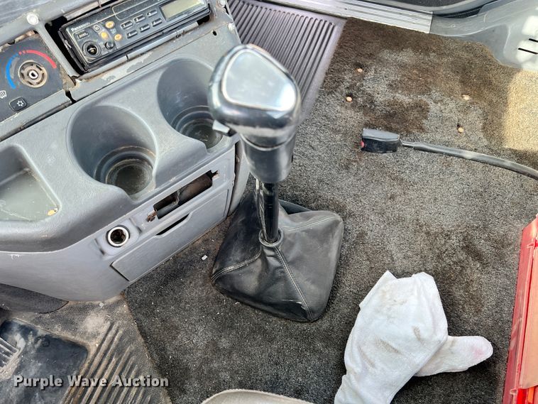 image for item ID9717 2006 Freightliner Columbia 120  semi truck