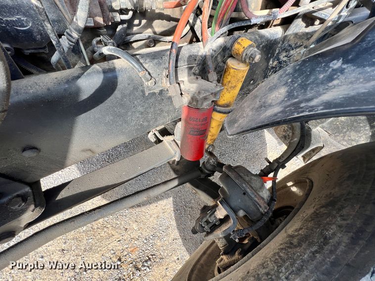 image for item ID9717 2006 Freightliner Columbia 120  semi truck