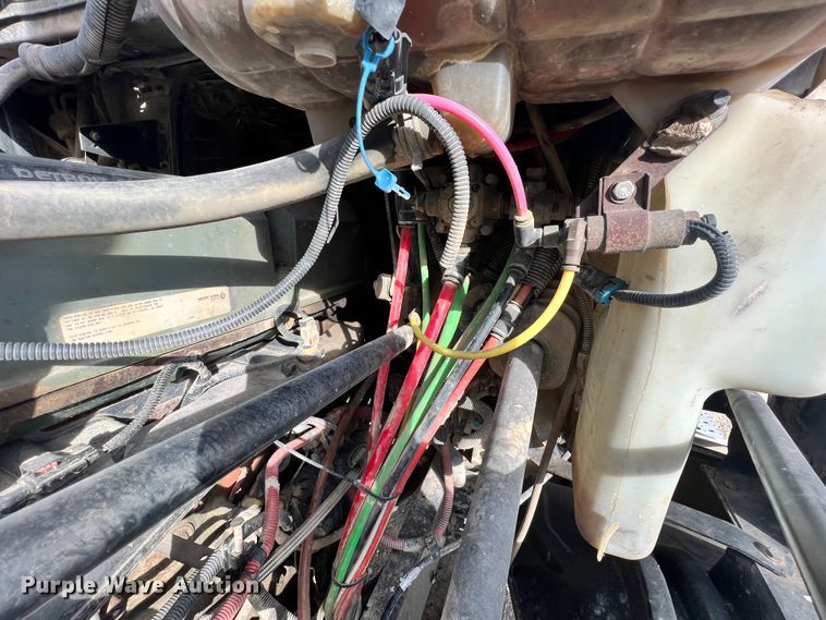 image for item ID9717 2006 Freightliner Columbia 120  semi truck