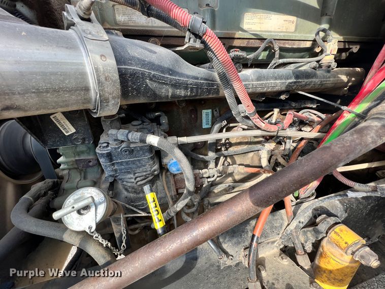 image for item ID9717 2006 Freightliner Columbia 120  semi truck