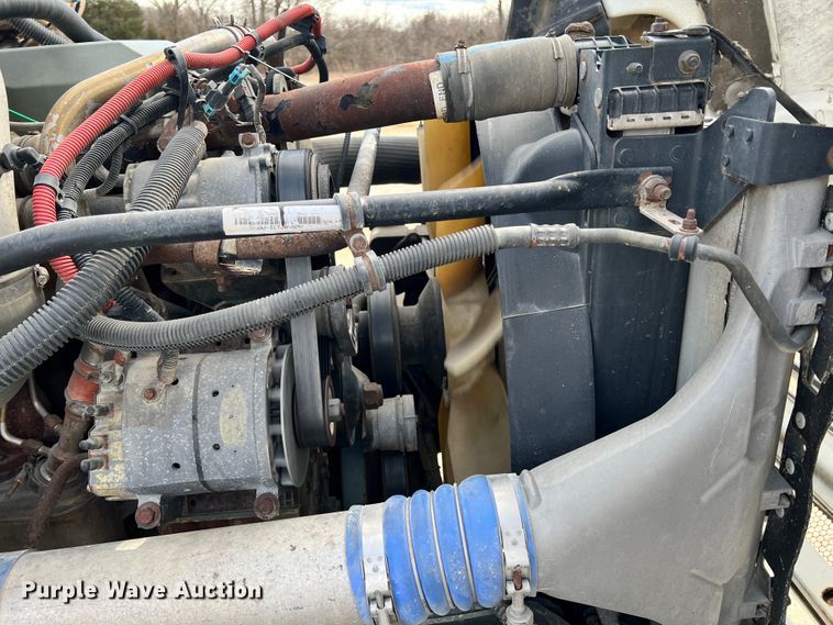 image for item ID9717 2006 Freightliner Columbia 120  semi truck