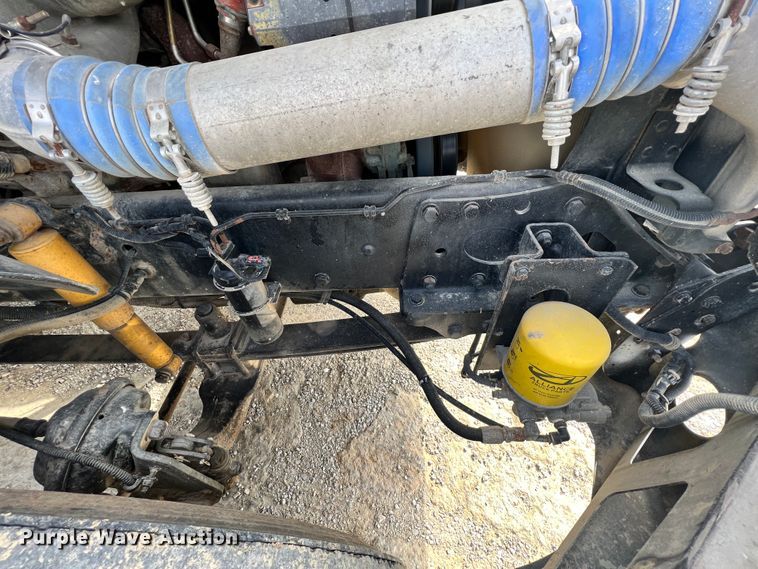 image for item ID9717 2006 Freightliner Columbia 120  semi truck