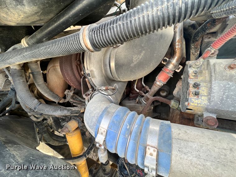 image for item ID9717 2006 Freightliner Columbia 120  semi truck