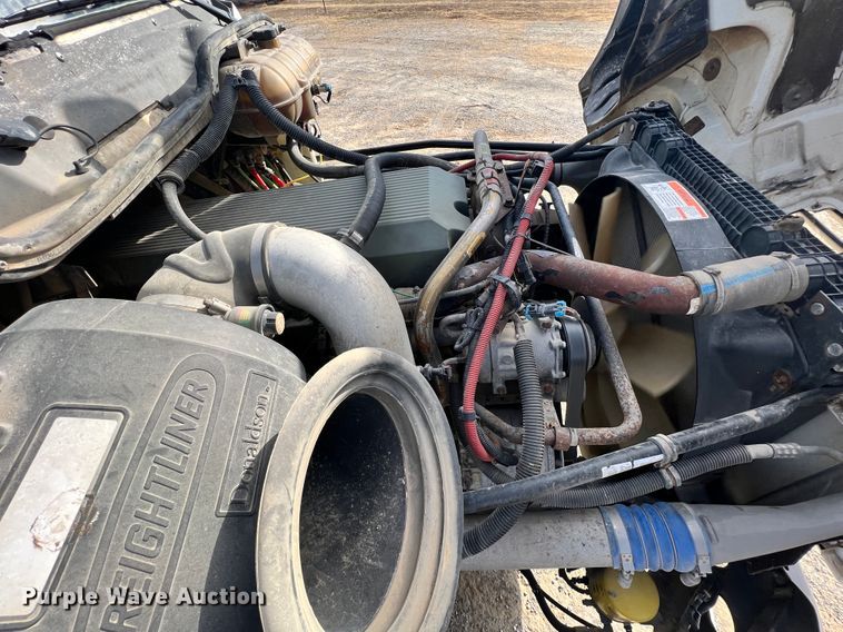 image for item ID9717 2006 Freightliner Columbia 120  semi truck