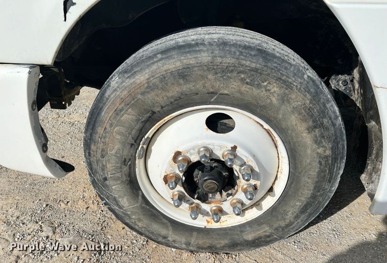 image for item ID9717 2006 Freightliner Columbia 120  semi truck