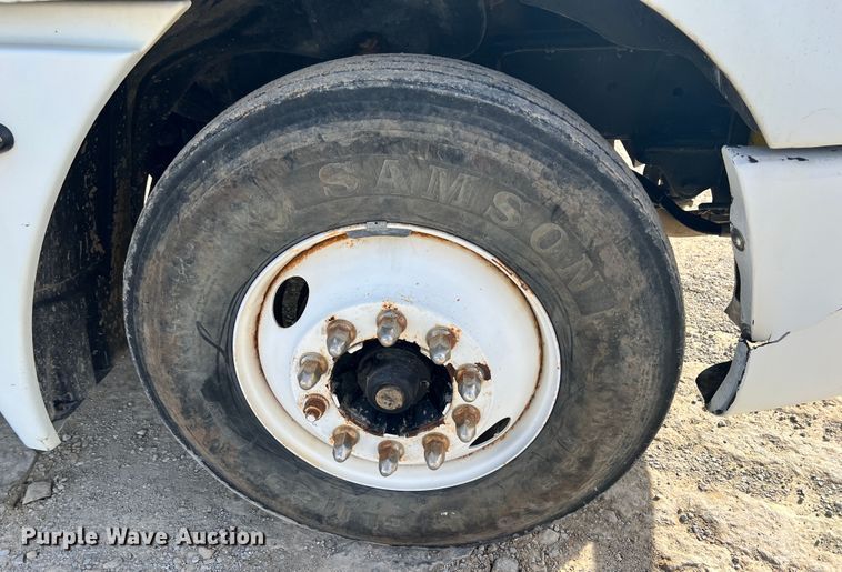 image for item ID9717 2006 Freightliner Columbia 120  semi truck