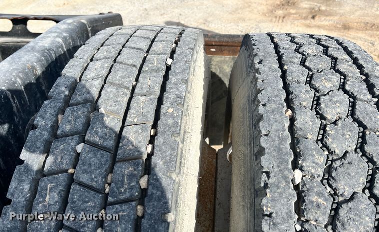 image for item ID9717 2006 Freightliner Columbia 120  semi truck