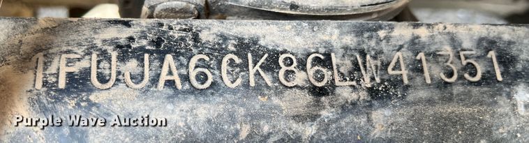 image for item ID9717 2006 Freightliner Columbia 120  semi truck