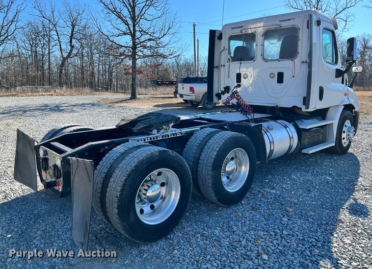 image for item ID9718 2013 Freightliner Cascadia  semi truck