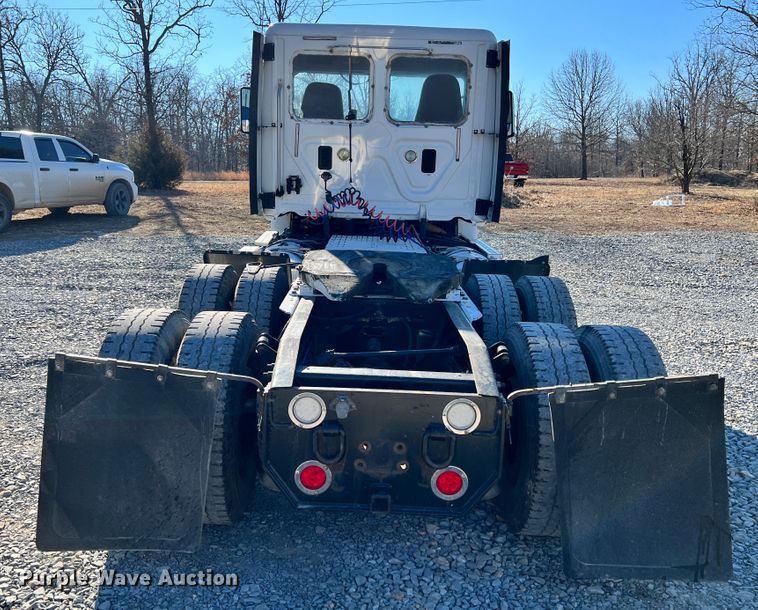 image for item ID9718 2013 Freightliner Cascadia  semi truck