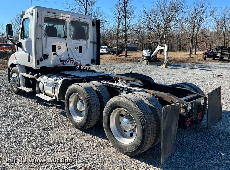 image for item ID9718 2013 Freightliner Cascadia  semi truck