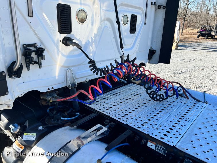 image for item ID9718 2013 Freightliner Cascadia  semi truck