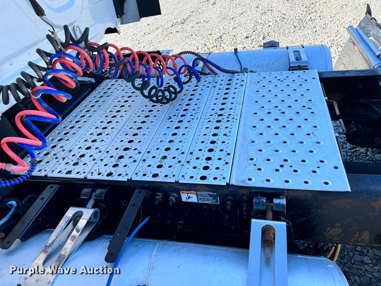 image for item ID9718 2013 Freightliner Cascadia  semi truck