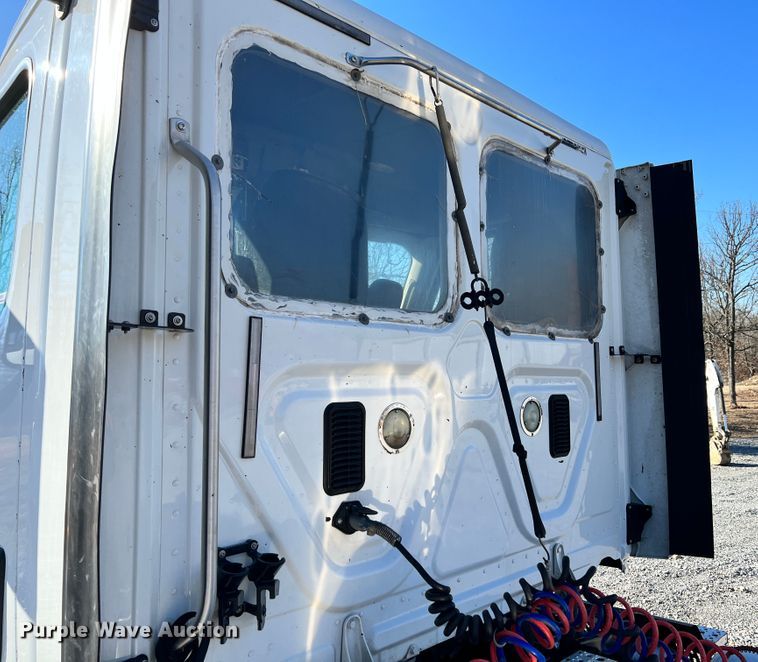 image for item ID9718 2013 Freightliner Cascadia  semi truck