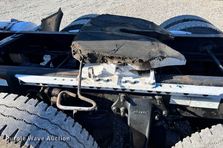 image for item ID9718 2013 Freightliner Cascadia  semi truck