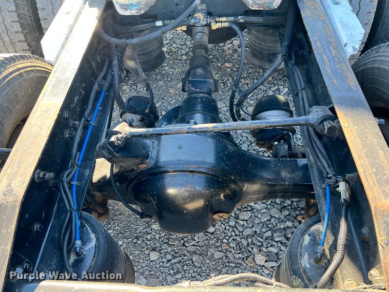 image for item ID9718 2013 Freightliner Cascadia  semi truck