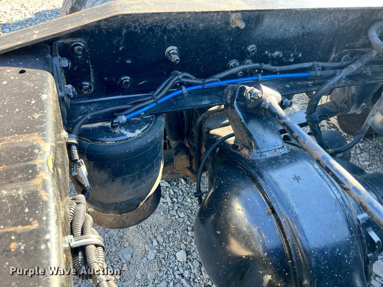 image for item ID9718 2013 Freightliner Cascadia  semi truck