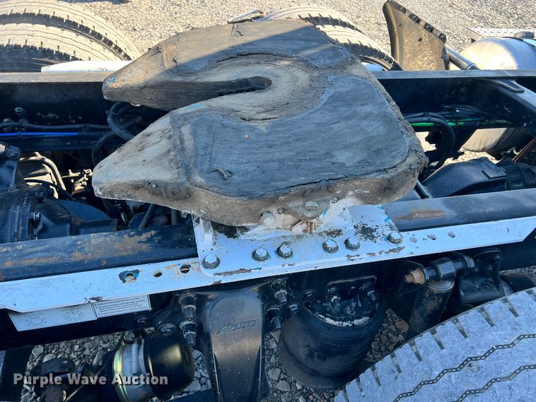 image for item ID9718 2013 Freightliner Cascadia  semi truck