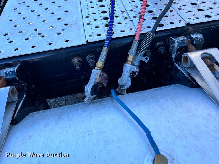 image for item ID9718 2013 Freightliner Cascadia  semi truck