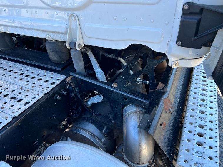 image for item ID9718 2013 Freightliner Cascadia  semi truck