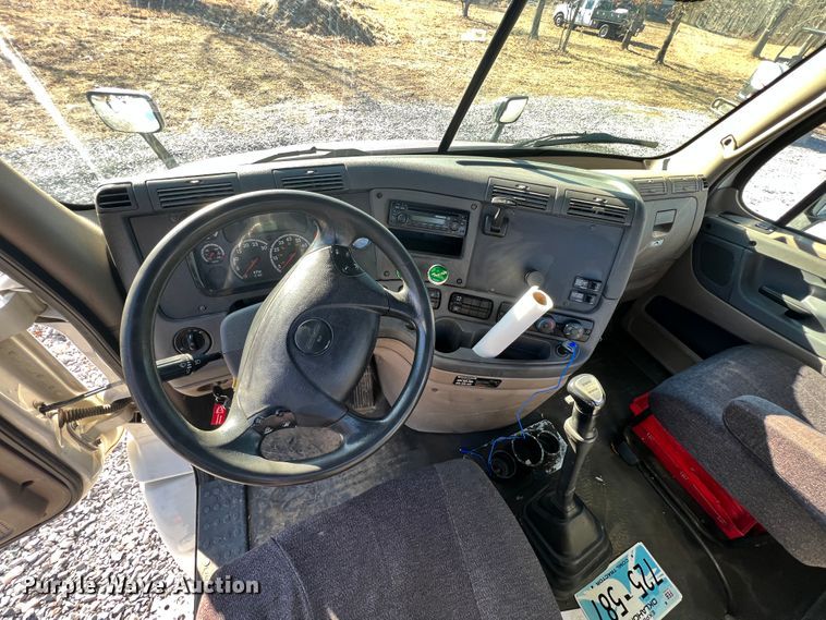 image for item ID9718 2013 Freightliner Cascadia  semi truck