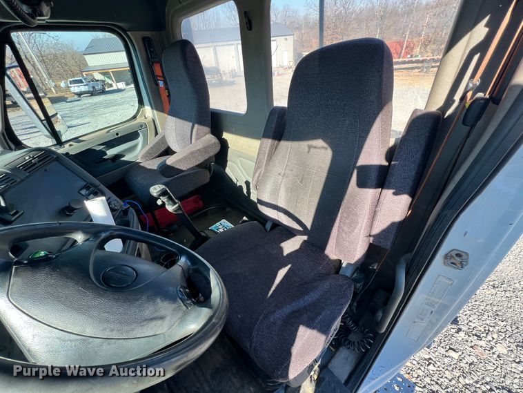 image for item ID9718 2013 Freightliner Cascadia  semi truck