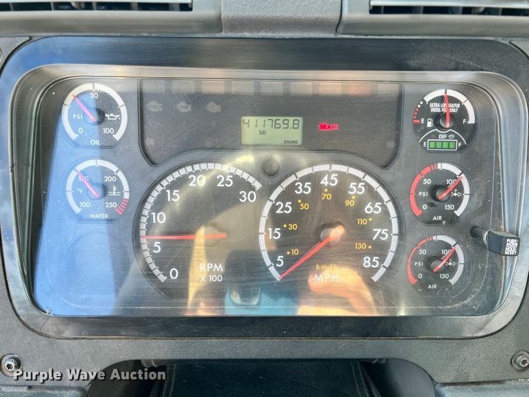 image for item ID9718 2013 Freightliner Cascadia  semi truck