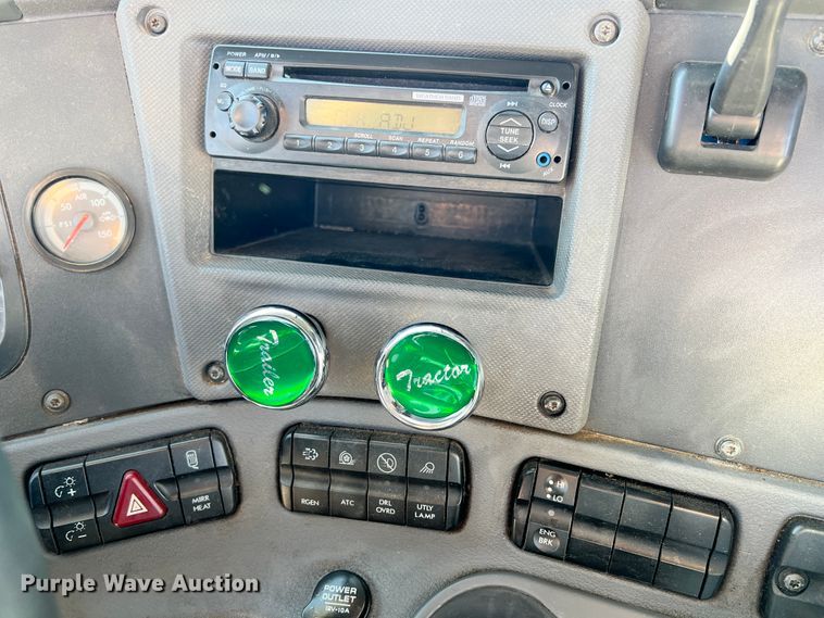 image for item ID9718 2013 Freightliner Cascadia  semi truck