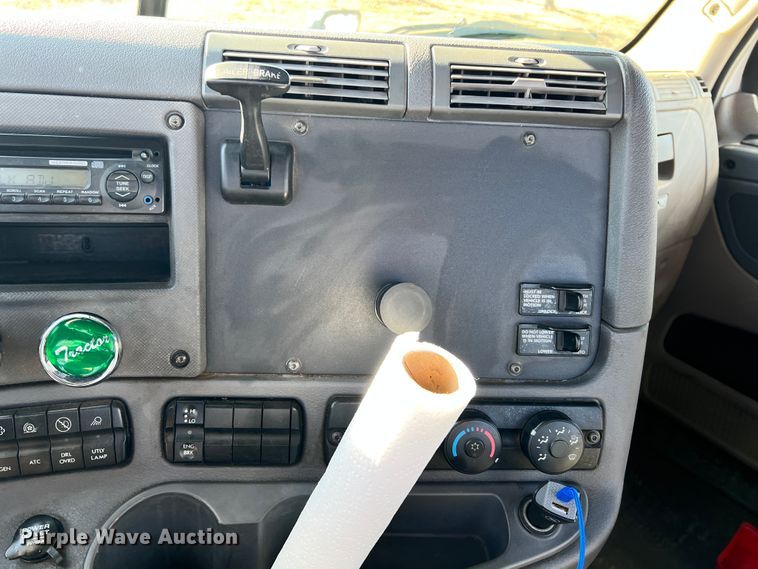 image for item ID9718 2013 Freightliner Cascadia  semi truck