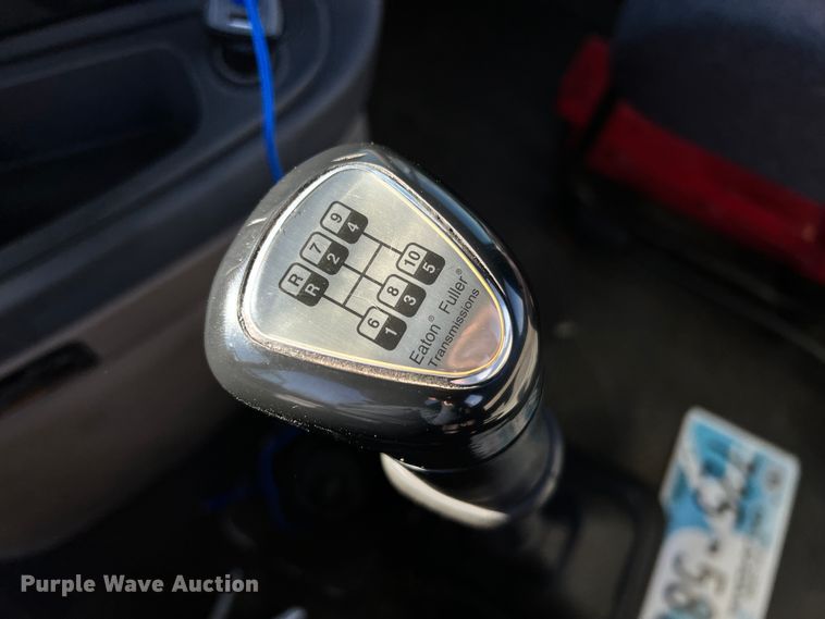 image for item ID9718 2013 Freightliner Cascadia  semi truck