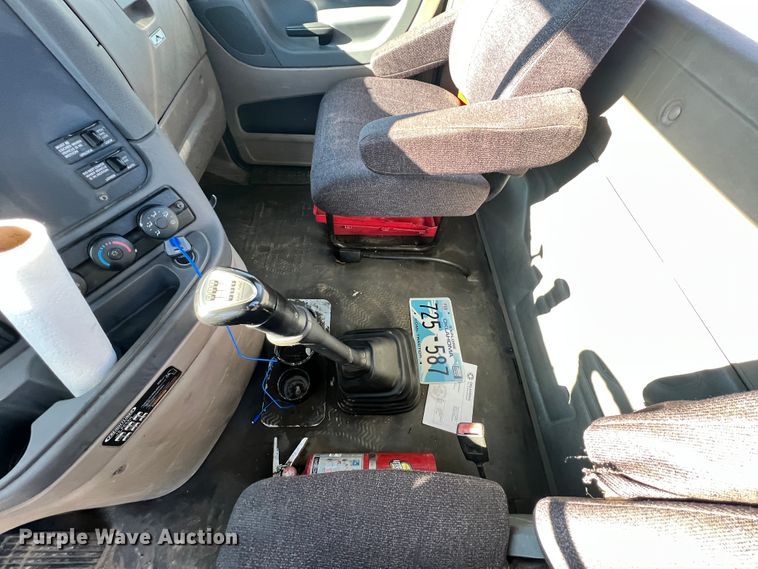 image for item ID9718 2013 Freightliner Cascadia  semi truck