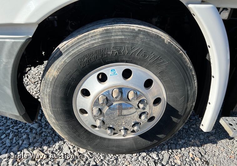 image for item ID9718 2013 Freightliner Cascadia  semi truck