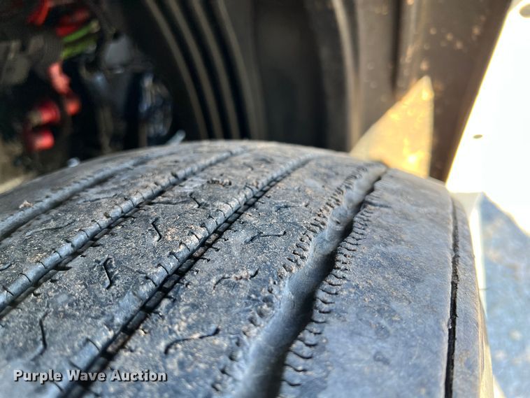 image for item ID9718 2013 Freightliner Cascadia  semi truck