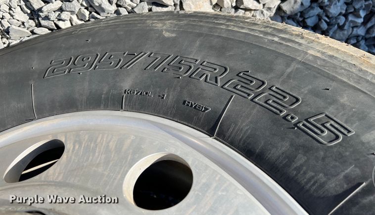 image for item ID9718 2013 Freightliner Cascadia  semi truck