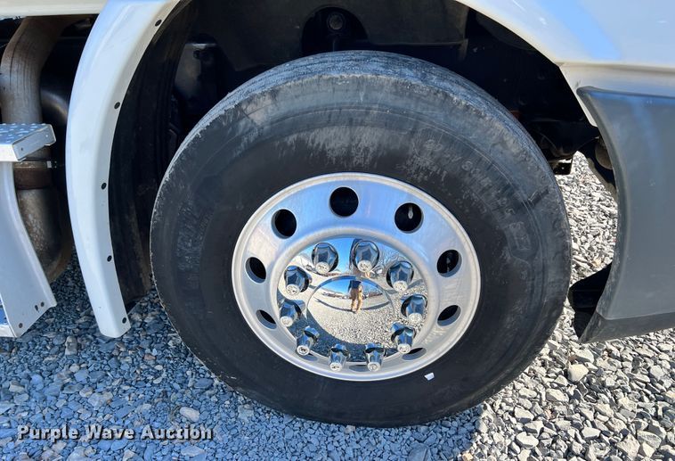 image for item ID9718 2013 Freightliner Cascadia  semi truck