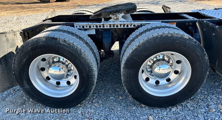 image for item ID9718 2013 Freightliner Cascadia  semi truck