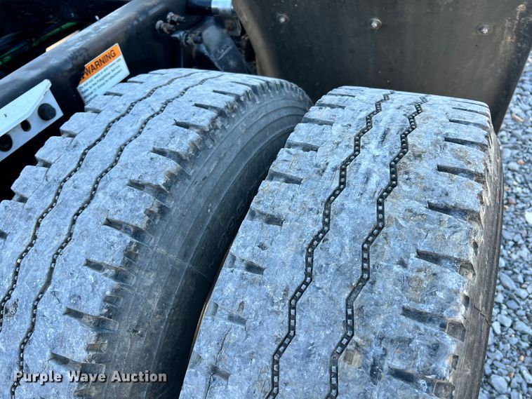 image for item ID9718 2013 Freightliner Cascadia  semi truck