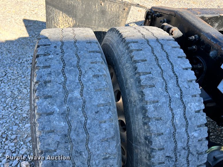 image for item ID9718 2013 Freightliner Cascadia  semi truck