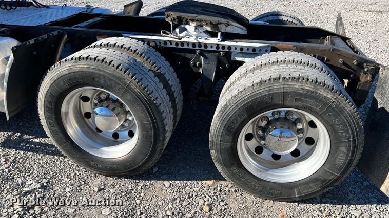 image for item ID9718 2013 Freightliner Cascadia  semi truck