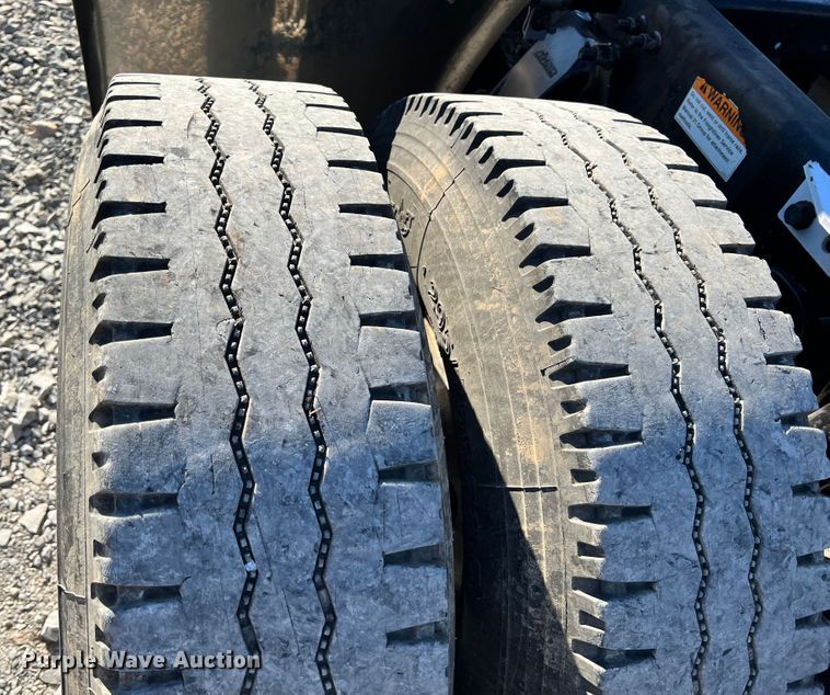 image for item ID9718 2013 Freightliner Cascadia  semi truck