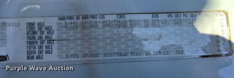 image for item ID9718 2013 Freightliner Cascadia  semi truck