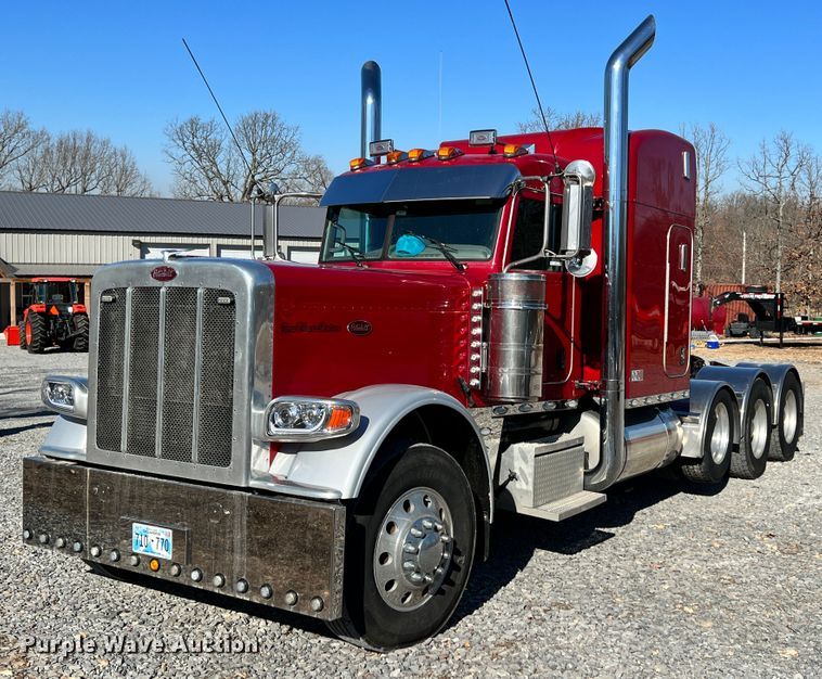 image for item ID9719 2009 Peterbilt 389  semi truck