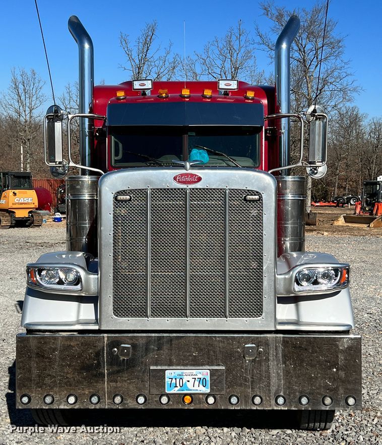 image for item ID9719 2009 Peterbilt 389  semi truck