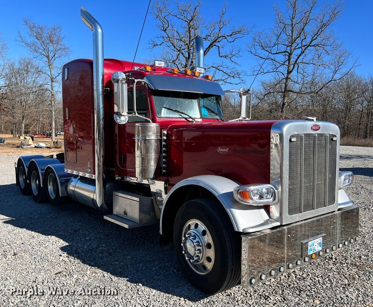 image for item ID9719 2009 Peterbilt 389  semi truck