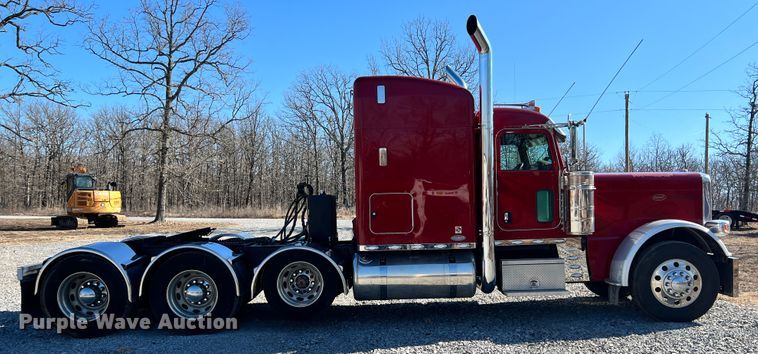 image for item ID9719 2009 Peterbilt 389  semi truck