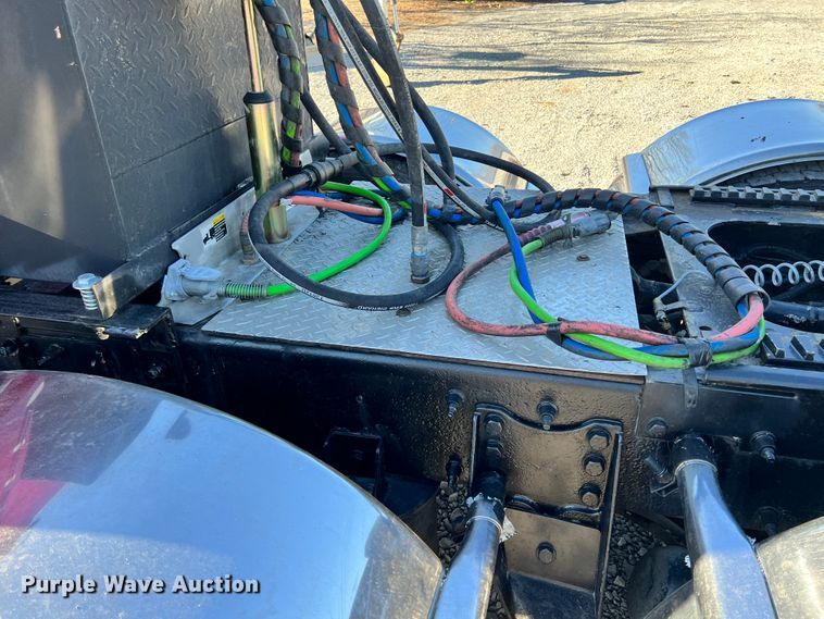 image for item ID9719 2009 Peterbilt 389  semi truck