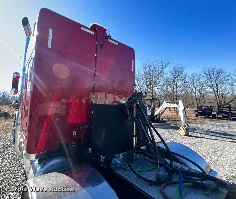 image for item ID9719 2009 Peterbilt 389  semi truck