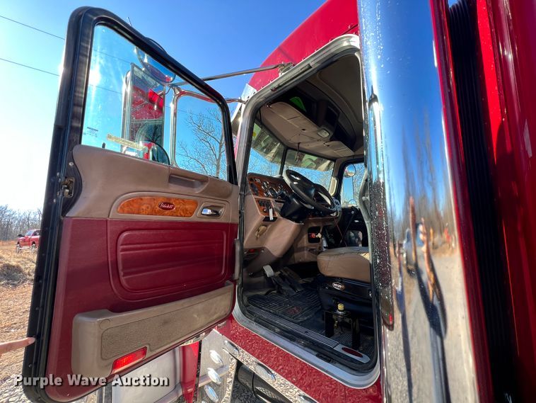 image for item ID9719 2009 Peterbilt 389  semi truck