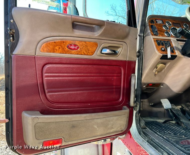 image for item ID9719 2009 Peterbilt 389  semi truck