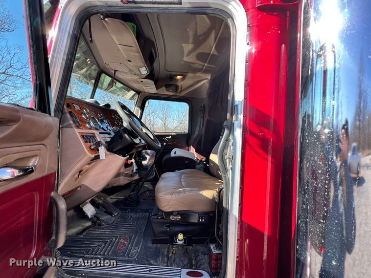 image for item ID9719 2009 Peterbilt 389  semi truck